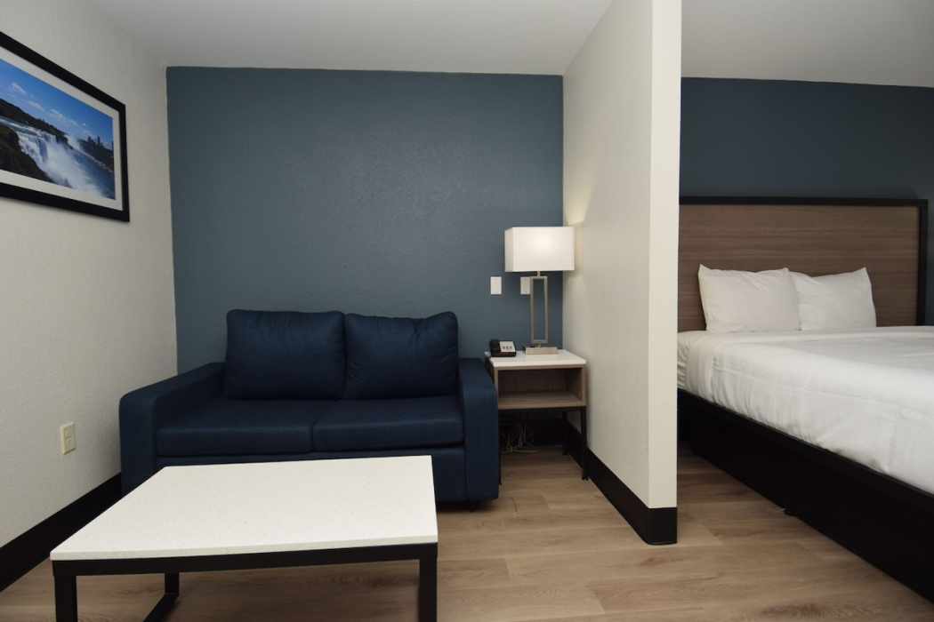Baymont by Wyndham Batavia - Darien Lake 2/7