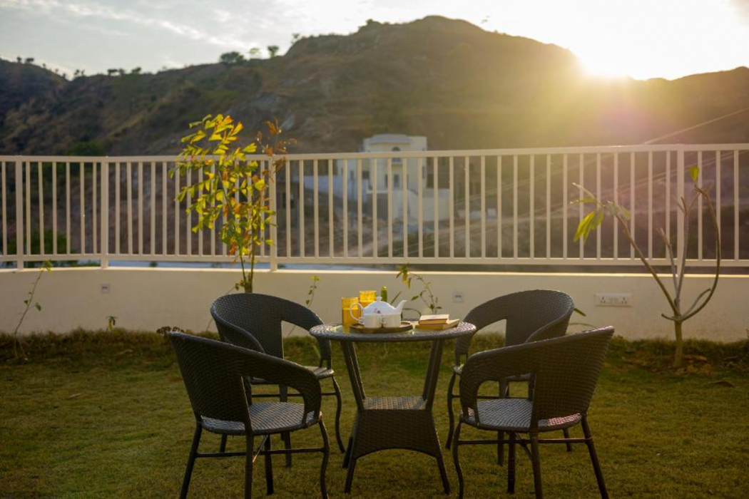 ELIVAAS Shourya Elite Sereno Luxe 4 BHK Villa With Pvt Pool and Garden 9/10