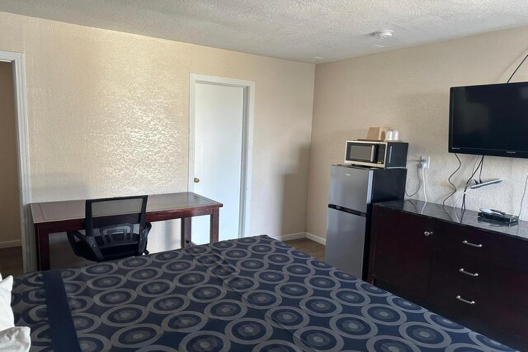 Economy Inn By OYO, Lamesa TX 7/25