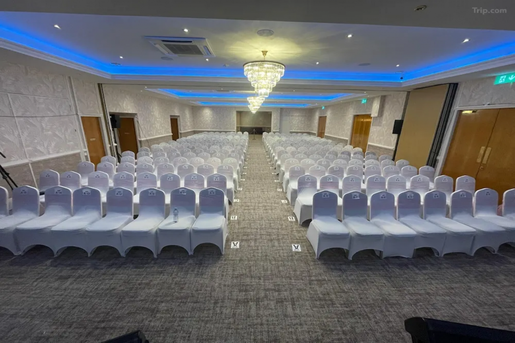 Dancenter Lux Resort London City M25 17/25