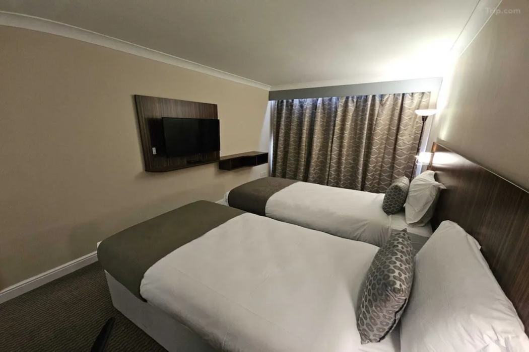 Room at Dancenter Lux Resort London City M25, HORNCHURCH