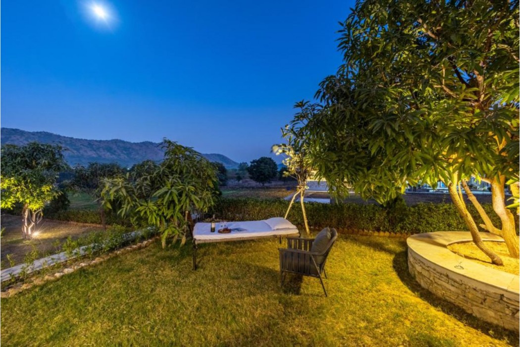 ELIVAAS Cows and Cuddles 4 BHK with Pvt Pool and Garden 35/68