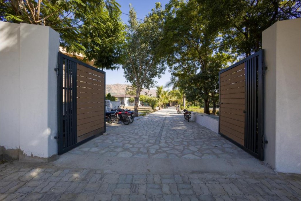 ELIVAAS Cows and Cuddles 4 BHK with Pvt Pool and Garden 9/68
