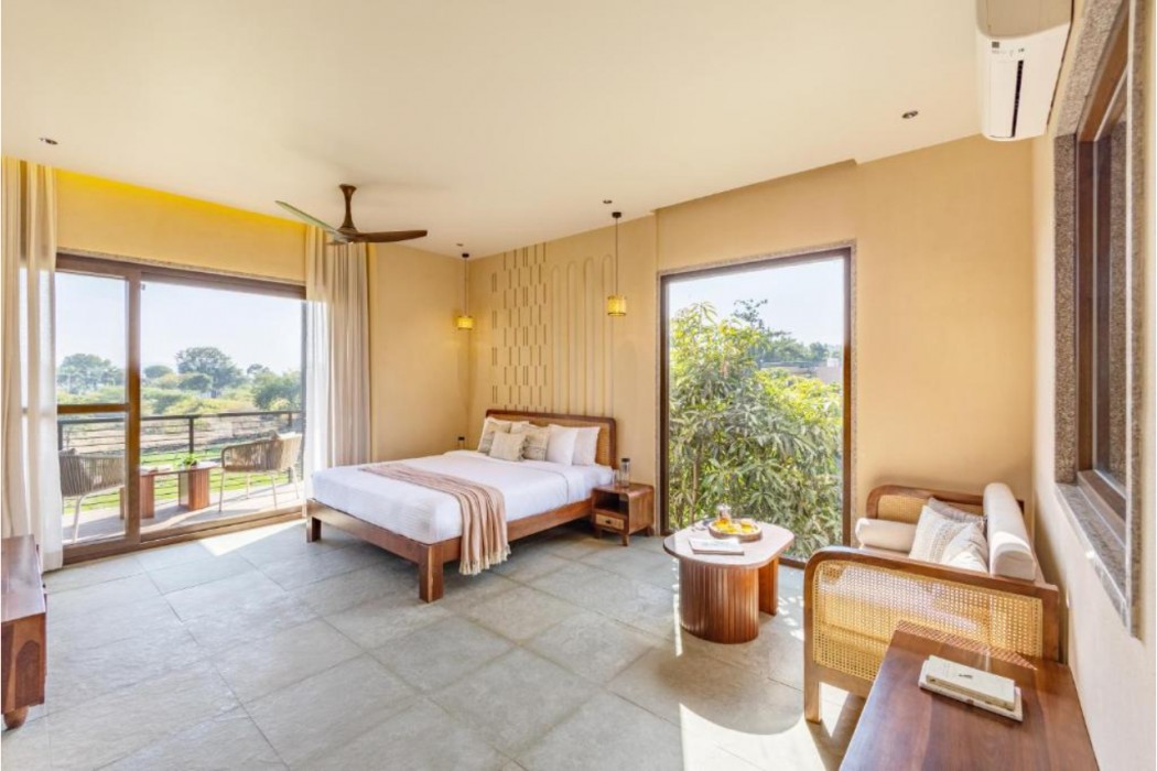 ELIVAAS Cows and Cuddles 4 BHK with Pvt Pool and Garden 13/68