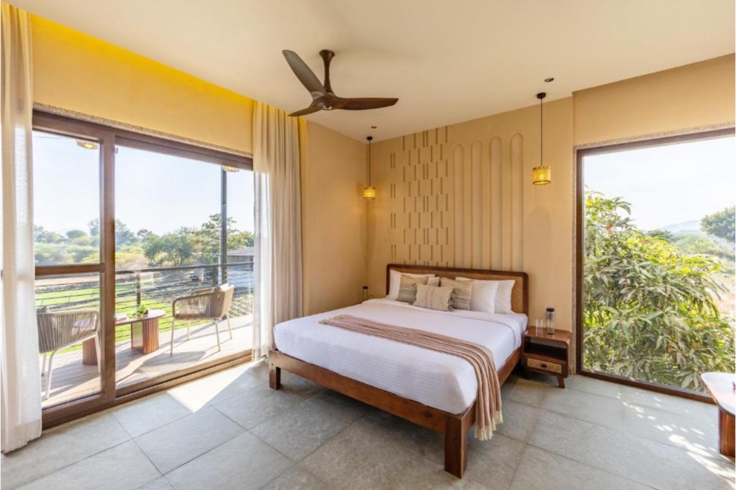 ELIVAAS Cows and Cuddles 4 BHK with Pvt Pool and Garden 14/68
