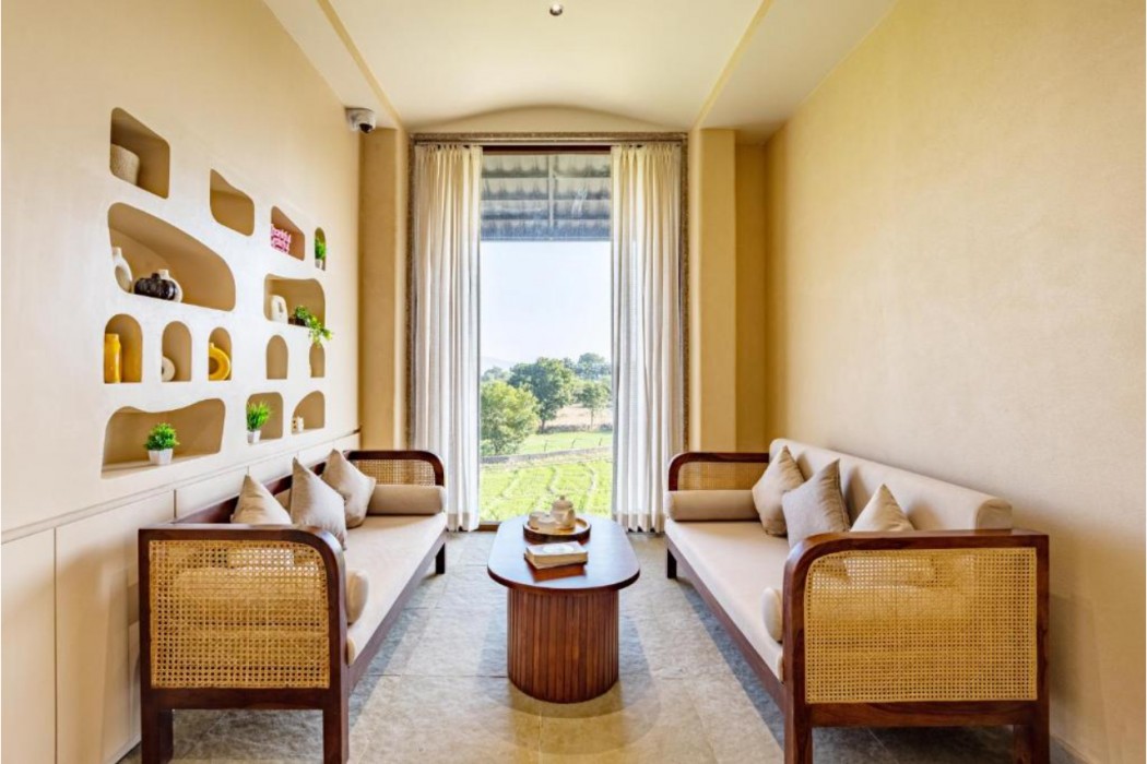 ELIVAAS Cows and Cuddles 4 BHK with Pvt Pool and Garden 20/68