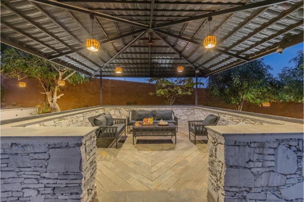 ELIVAAS Cows and Cuddles 4 BHK with Pvt Pool and Garden 36/68
