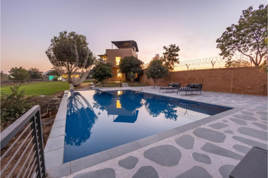 ELIVAAS Cows and Cuddles 4 BHK with Pvt Pool and Garden 39/68