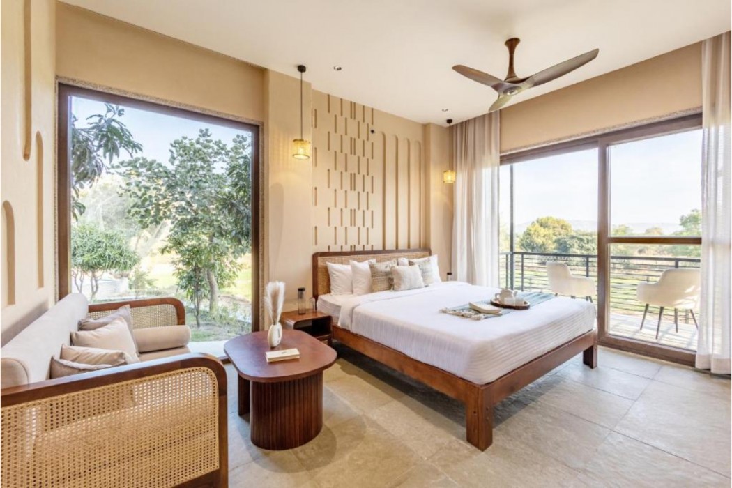 ELIVAAS Cows and Cuddles 4 BHK with Pvt Pool and Garden 15/68