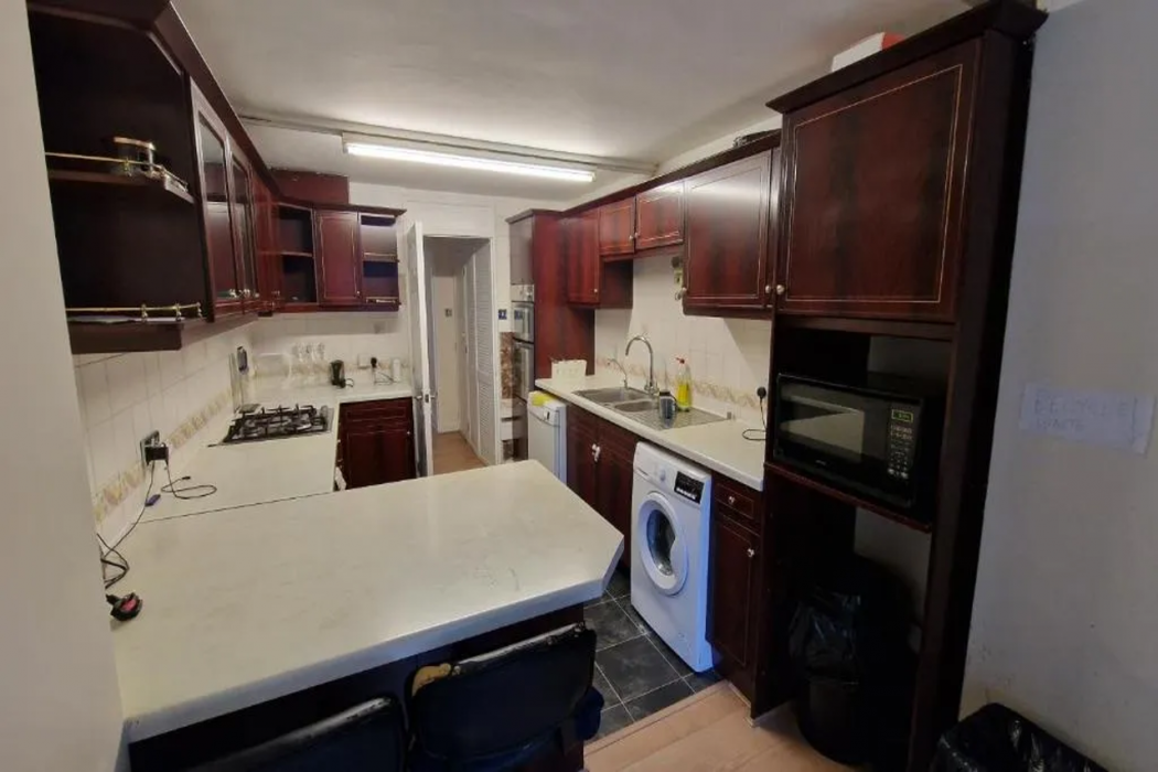 Room at SnoozeDen Chalvey - Free Parking, Near M4 J6, Stanwell