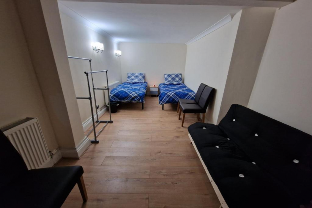 SnoozeDen Chalvey - Free Parking, Near M4 J6 11/35