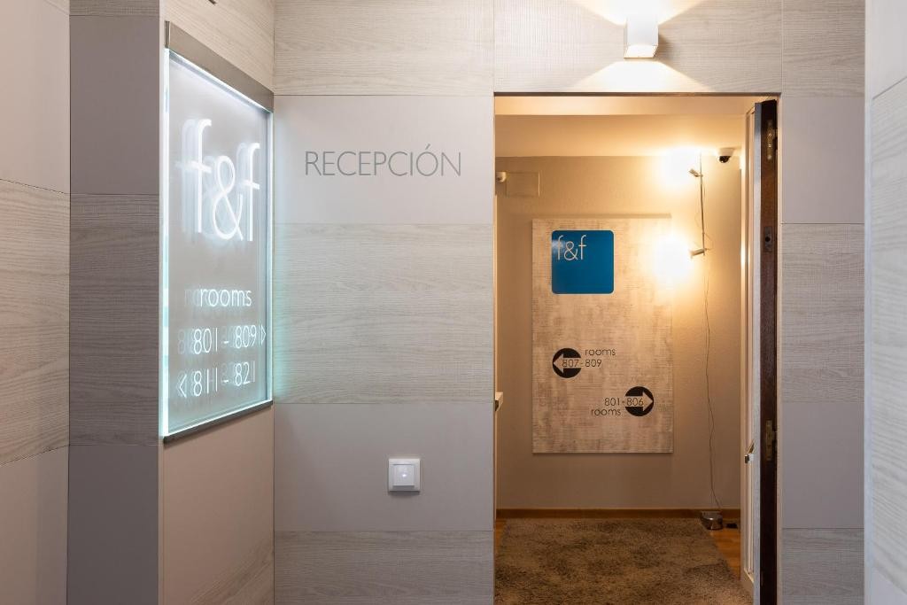 Lobby at Pension Residencia F&F, SANTIAGO DE COMPOSTELA