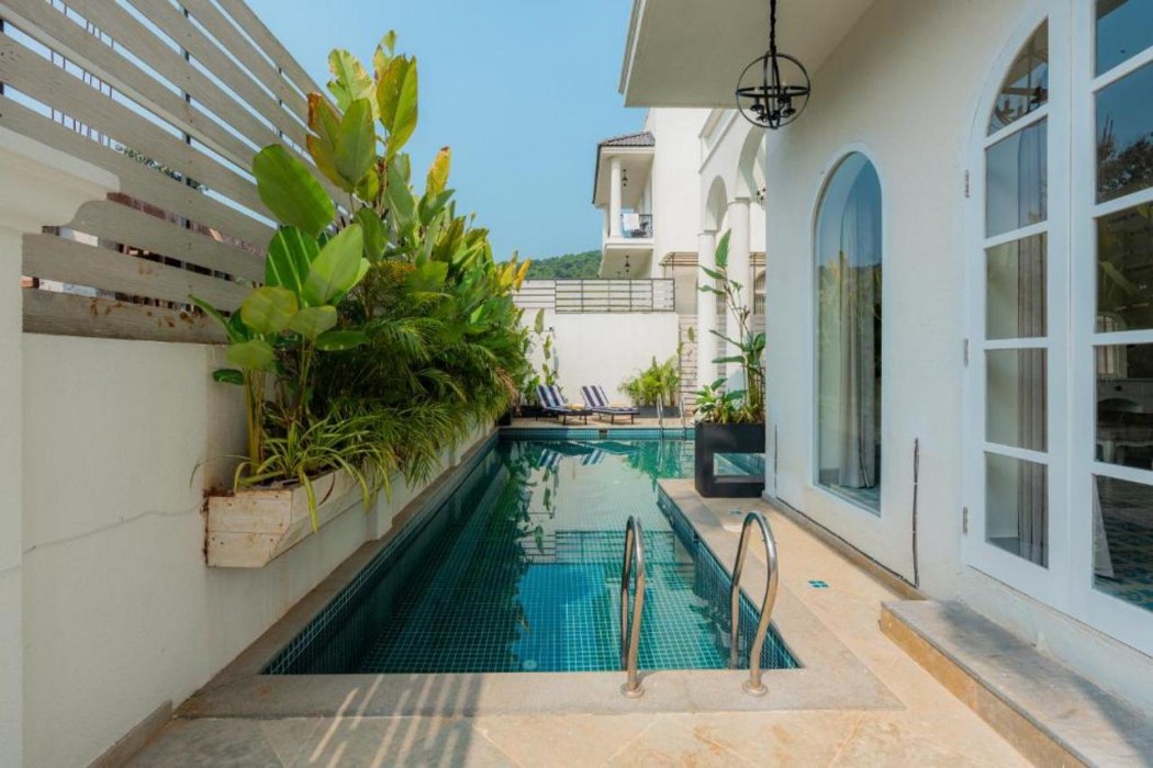 ELIVAAS 4 BHK Villa with Pvt Pool and jacuzzi YashGeet Villa 10/10