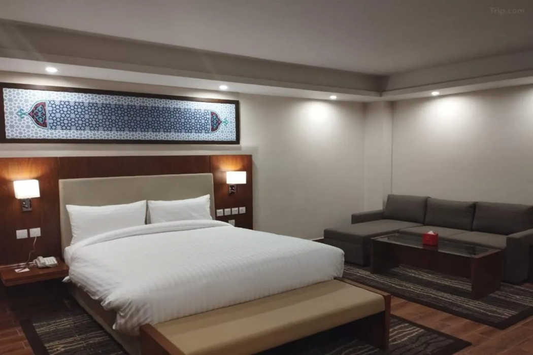 Avari Xpress Gilgit 13/37