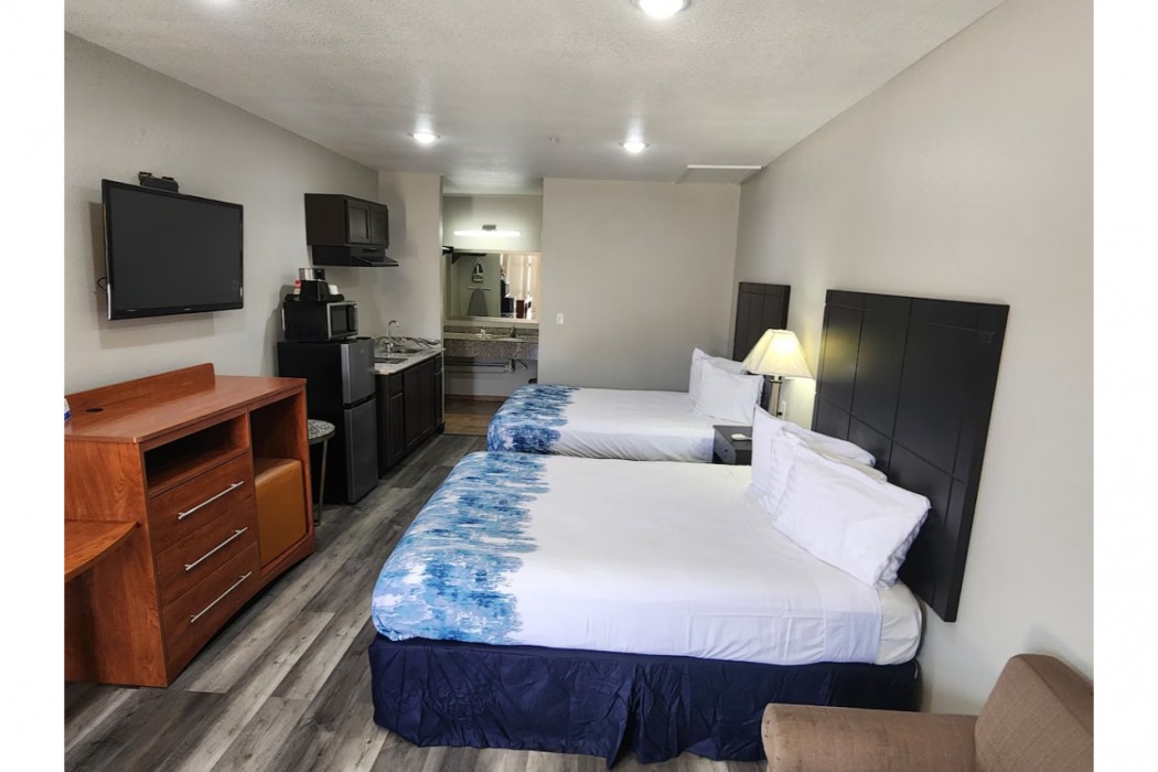Atria Inn & Suites Kitchenette 13/43