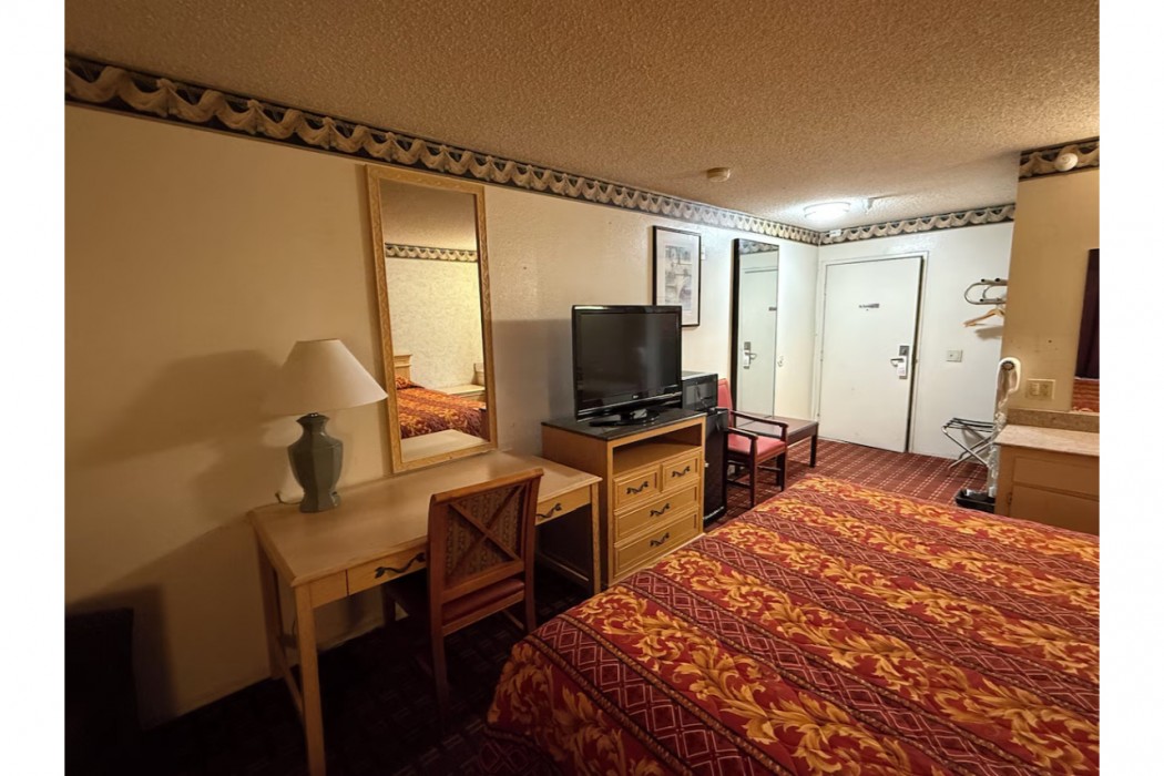 New Budget Inn 8/44