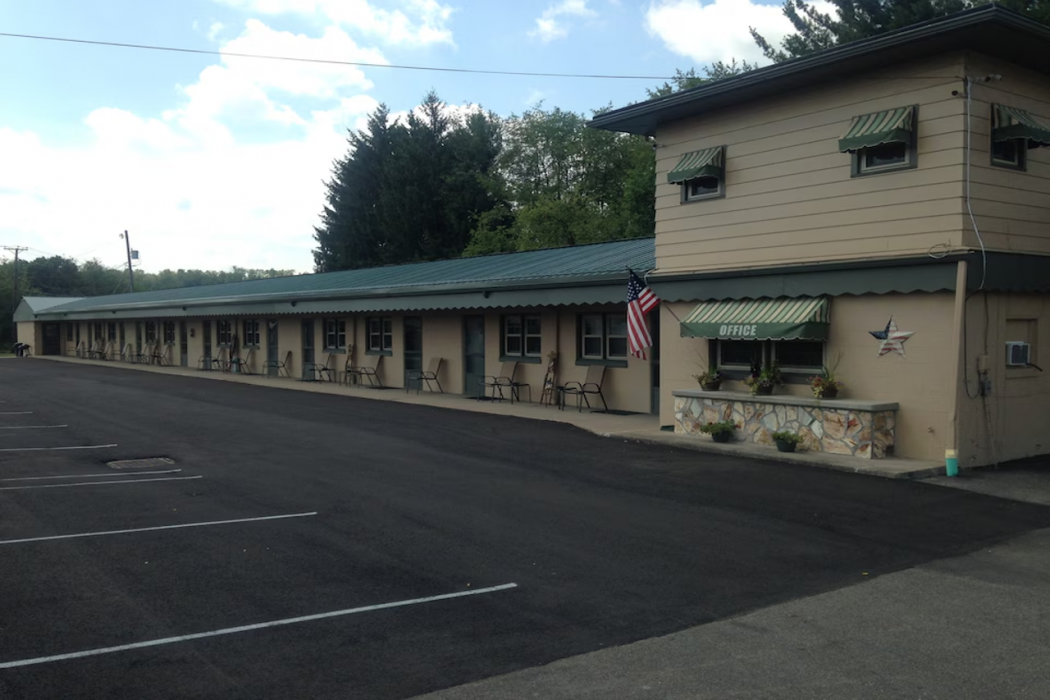 Cadiz Motel by OYO on route 250 6/36