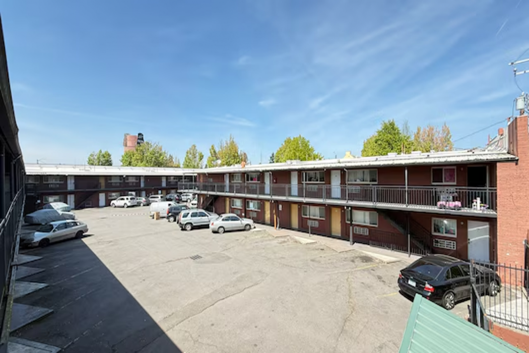 Banfield Studios By OYO Portland OR image