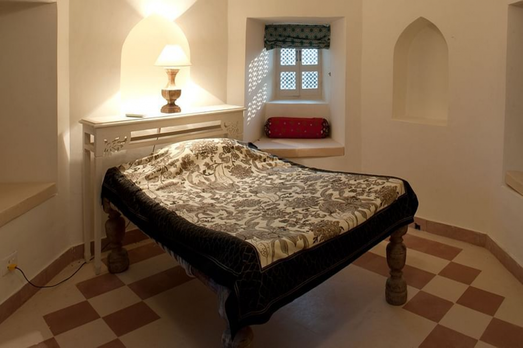 Neemrana’s Tijara Fort-Palace - 19th Century, Alwar 11/54