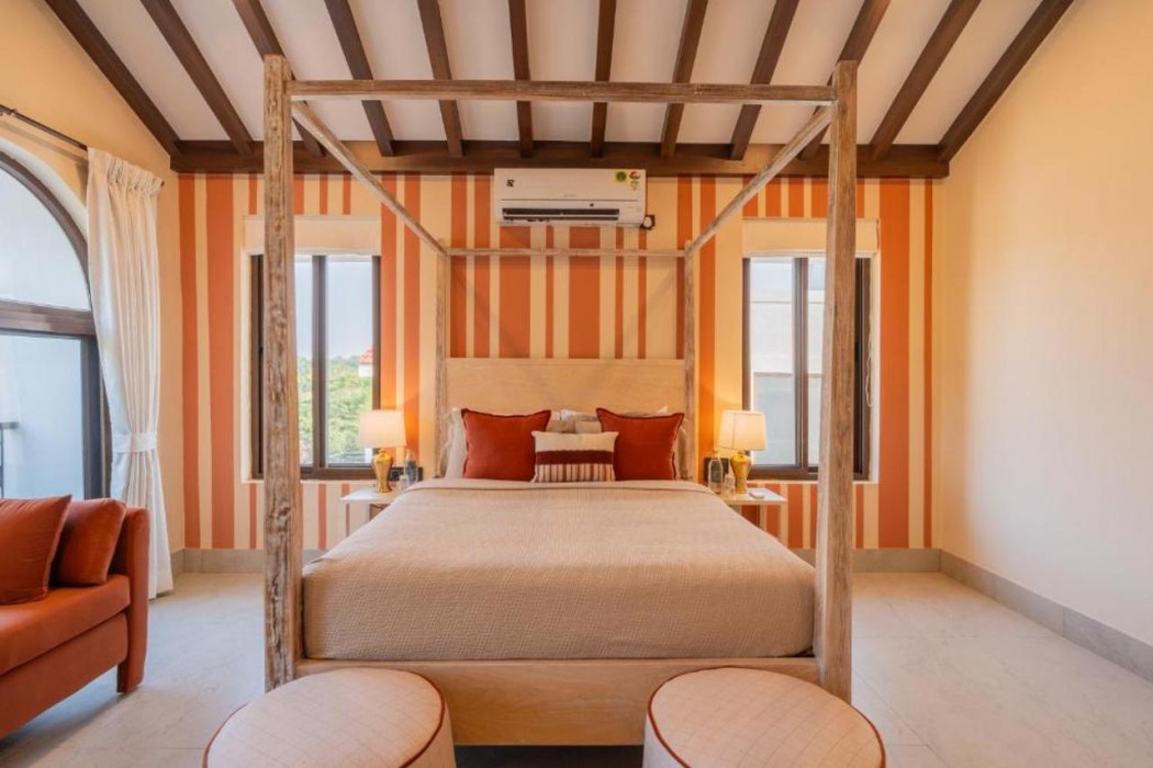 ELIVAAS Villa Paraiso 4 BHK with Pool and Bar 12/35