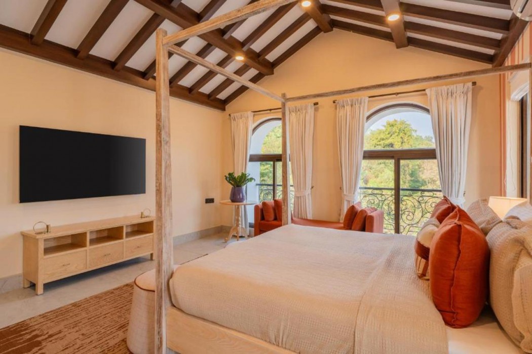 ELIVAAS Villa Paraiso 4 BHK with Pool and Bar 13/35