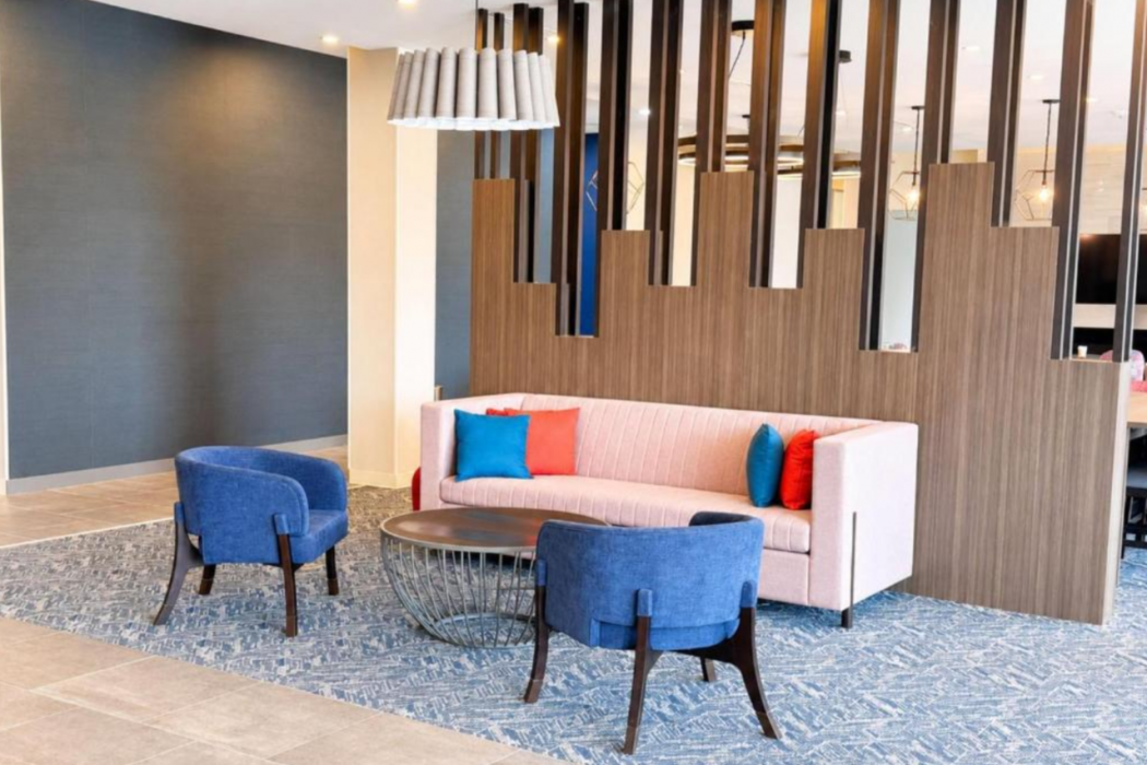 La Quinta Inn & Suites by Wyndham Mebane 6/14