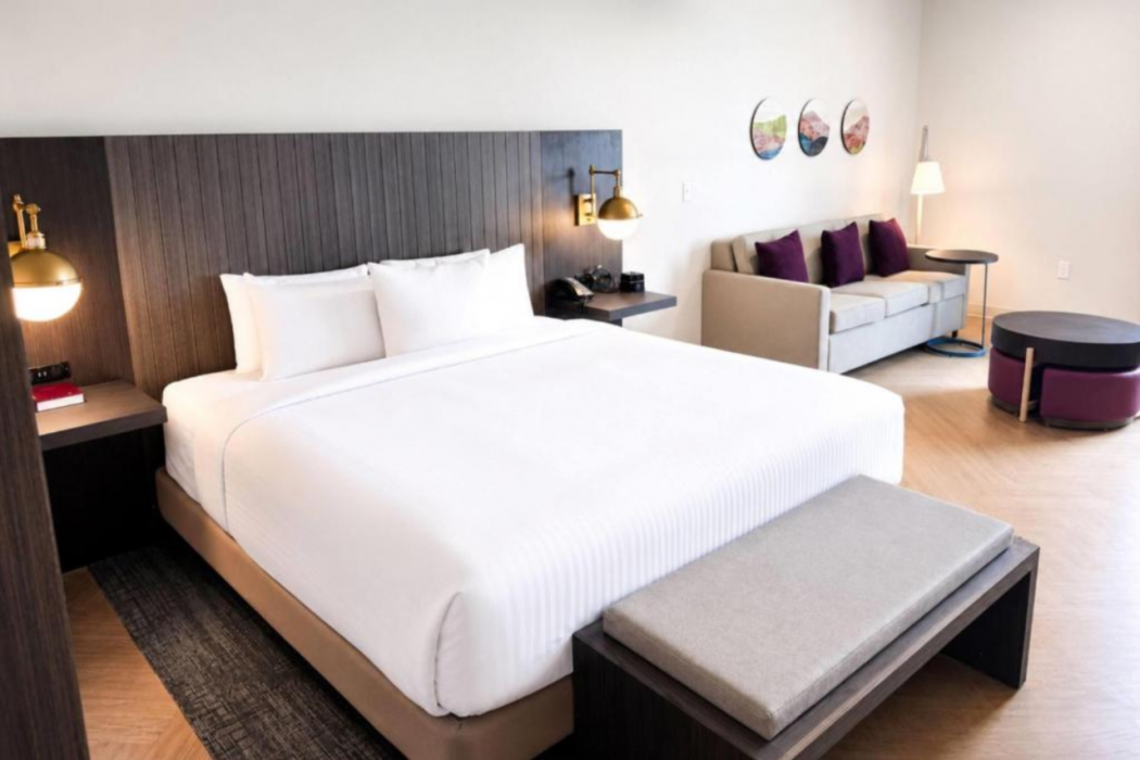 La Quinta Inn & Suites by Wyndham Mebane 2/14