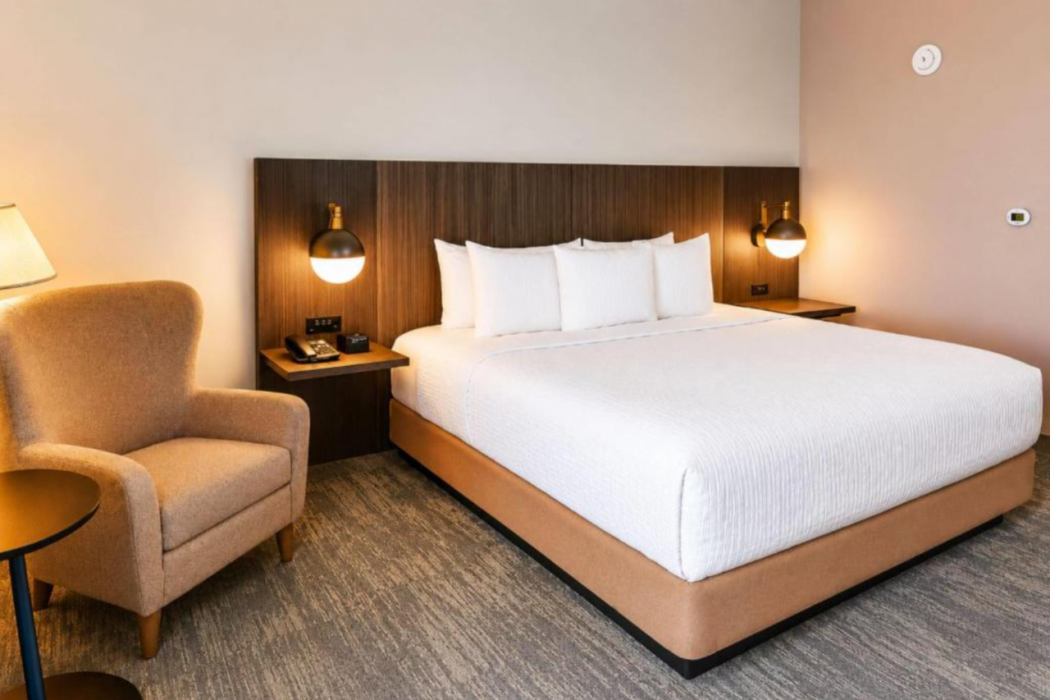 La Quinta Inn & Suites by Wyndham Mebane 7/14