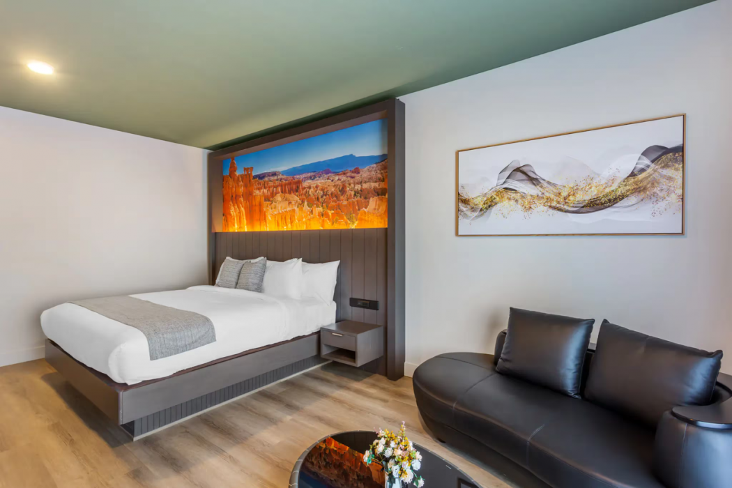 The Valor, Ascend Hotel Collection 10/55