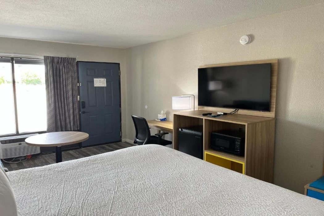 Days Inn by Wyndham Branson Ozarks 12/65