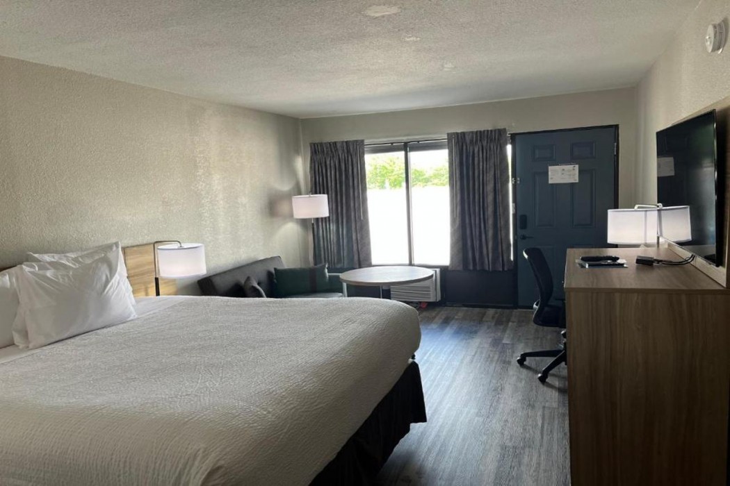 Days Inn by Wyndham Branson Ozarks 15/65