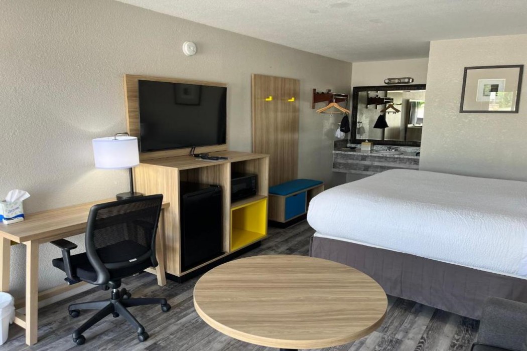Days Inn by Wyndham Branson Ozarks 20/65