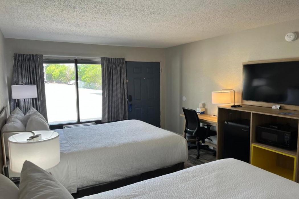 Days Inn by Wyndham Branson Ozarks 11/65