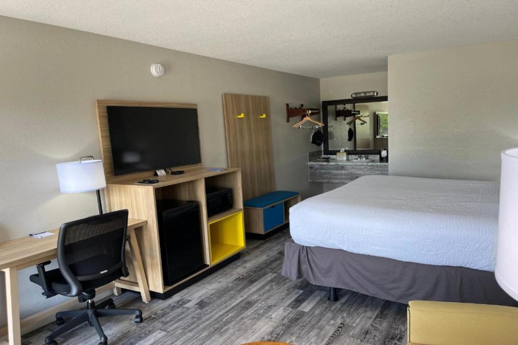 Days Inn by Wyndham Branson Ozarks 17/65