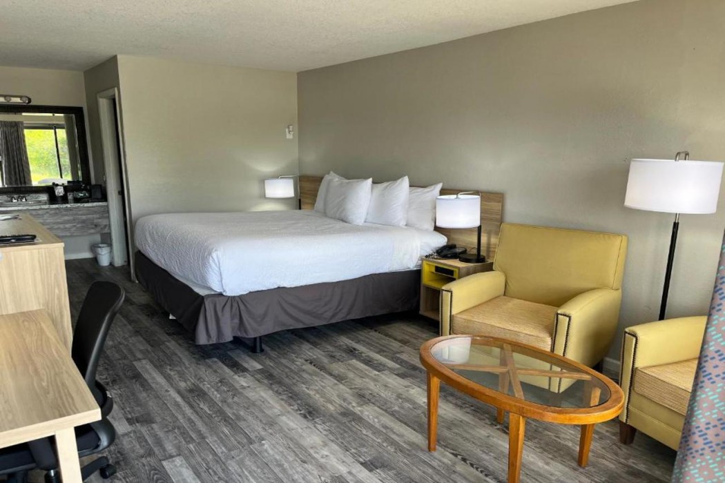 Days Inn by Wyndham Branson Ozarks 14/65