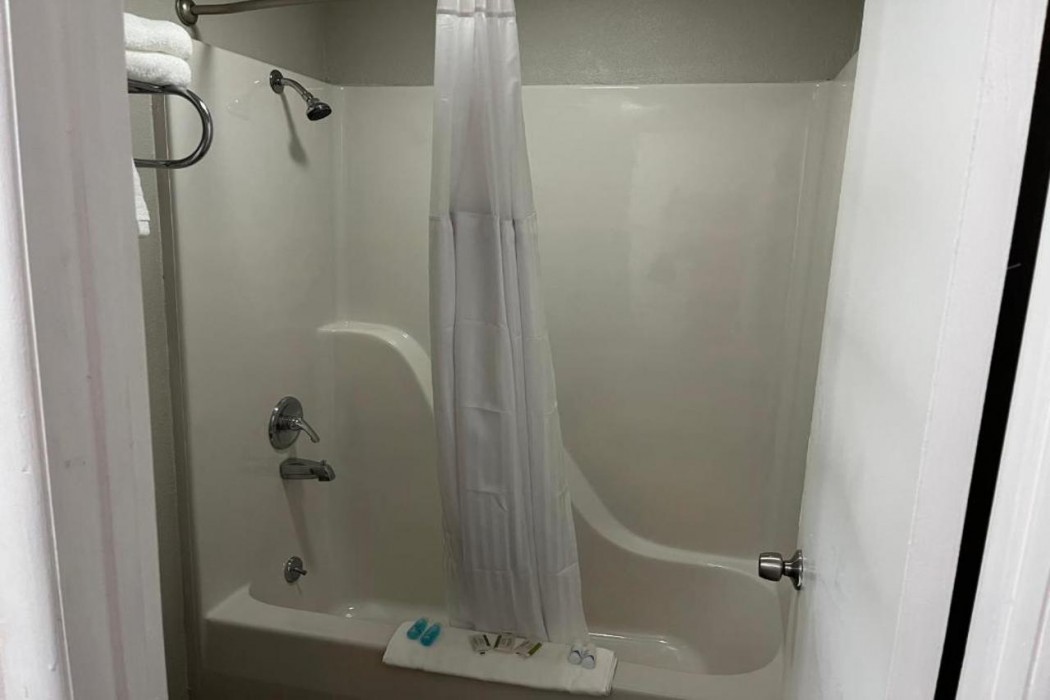 Days Inn by Wyndham Branson Ozarks 8/65