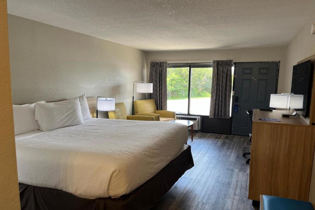Days Inn by Wyndham Branson Ozarks 9/65