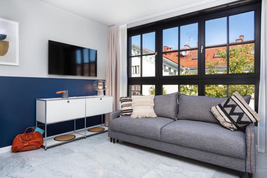 H11 Aparthotel 8/72