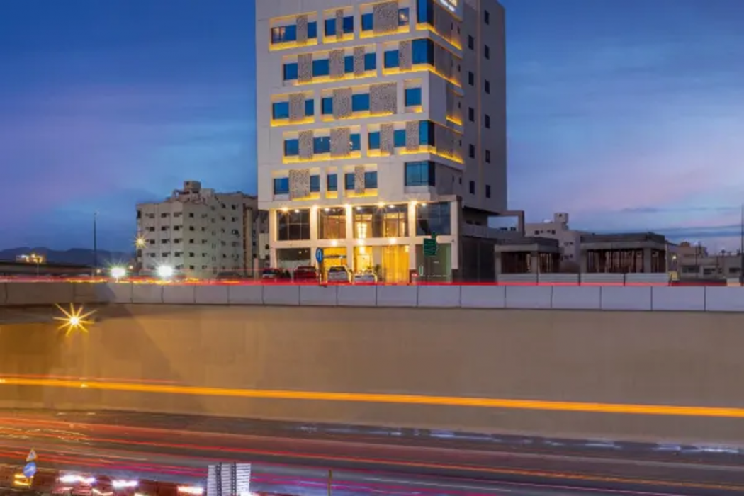 The Seasons Hotel 2/34