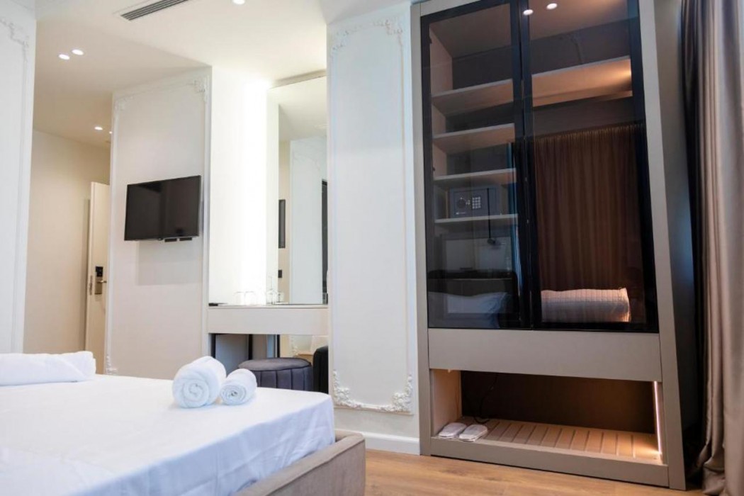 Hotel Adore 8/60