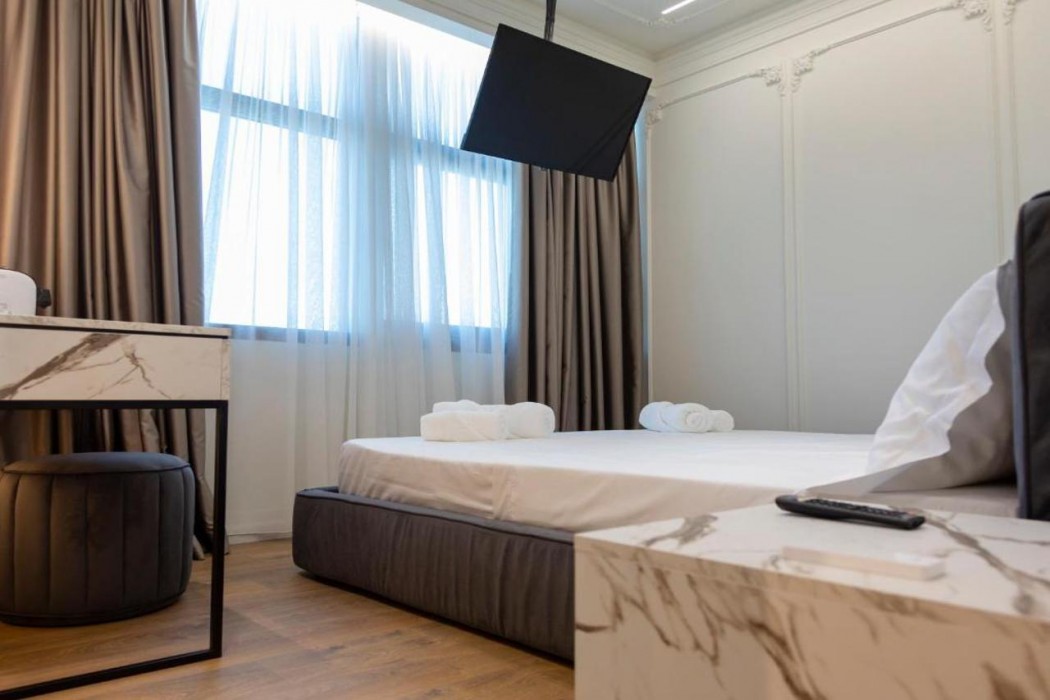 Hotel Adore 10/60