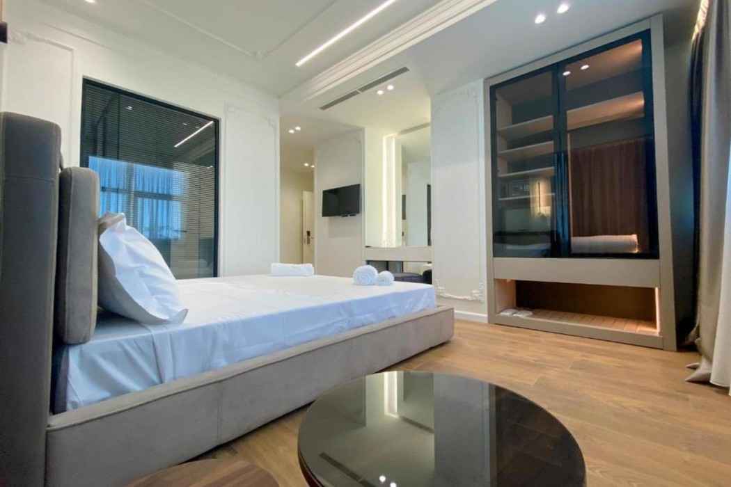 Hotel Adore 6/60