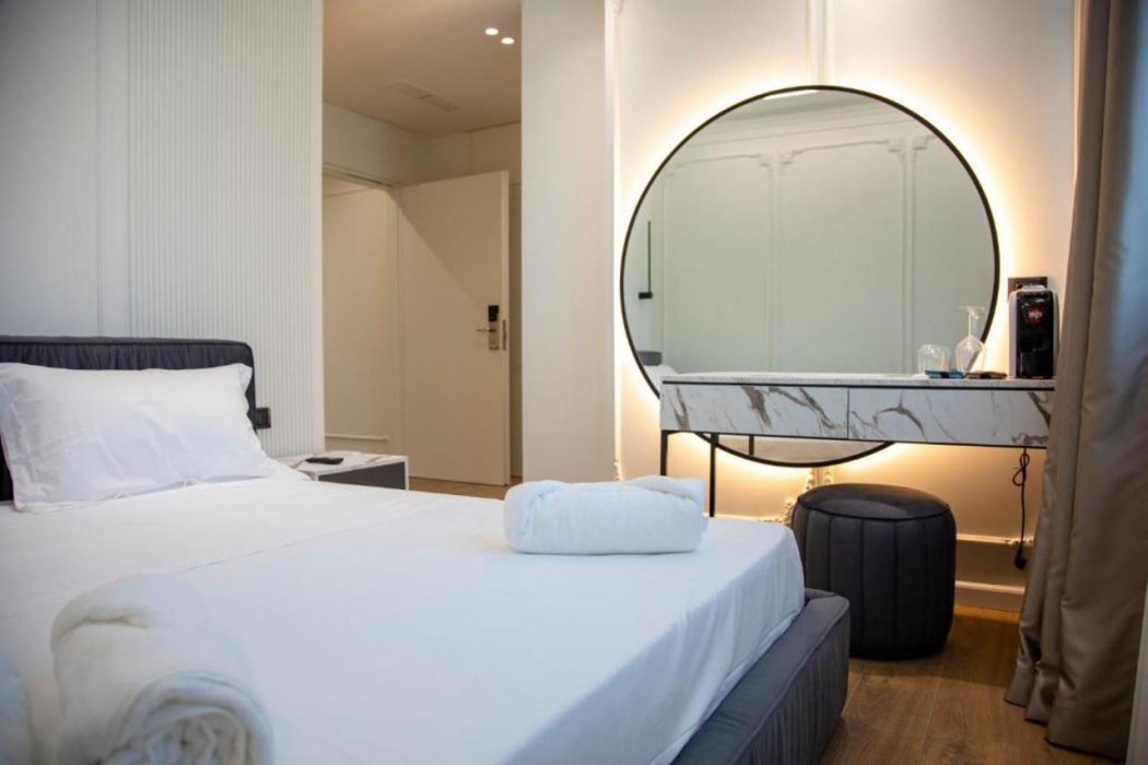 Hotel Adore 7/60