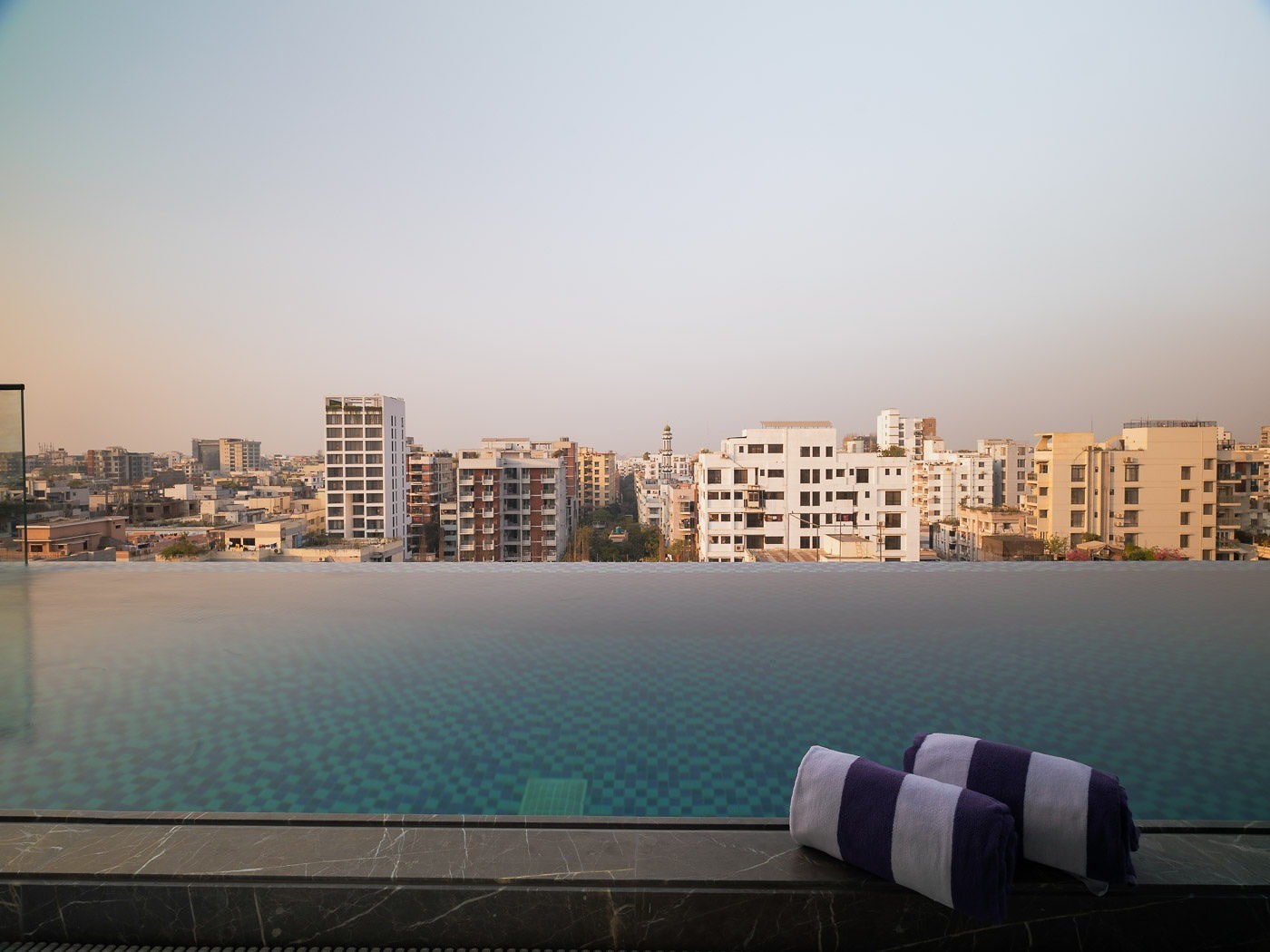 W Residence Living 50/72