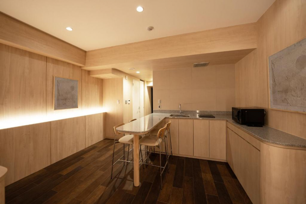 UH Suite Namba Station 24/41