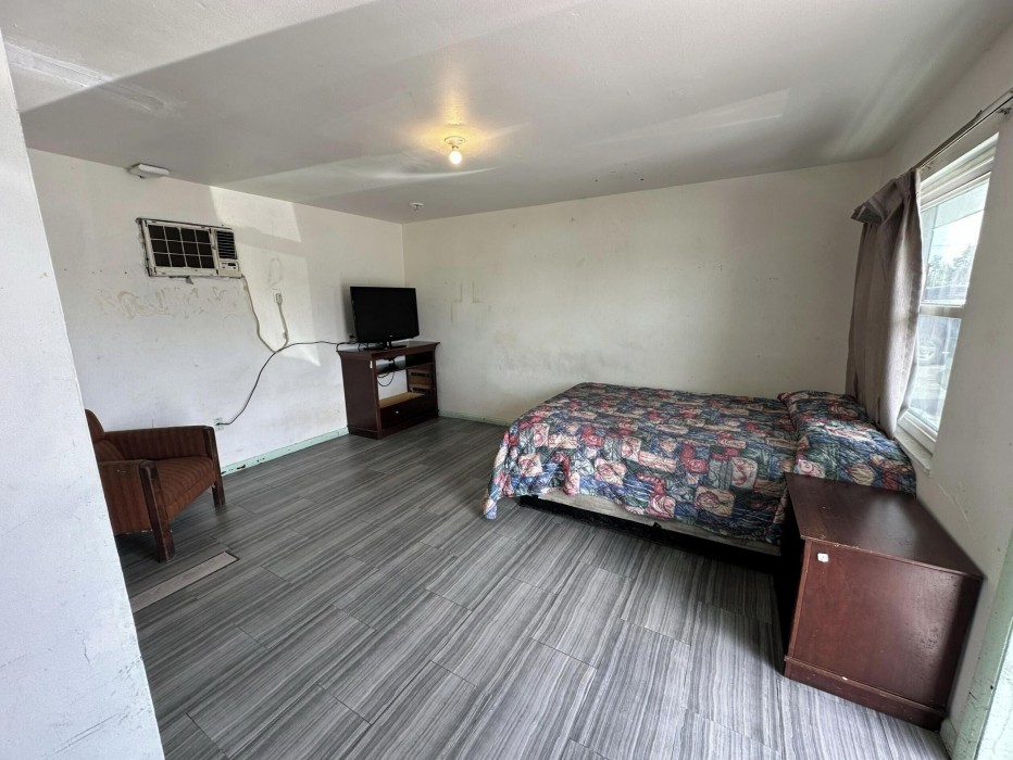 Base Motel By OYO South Tampa 11/32