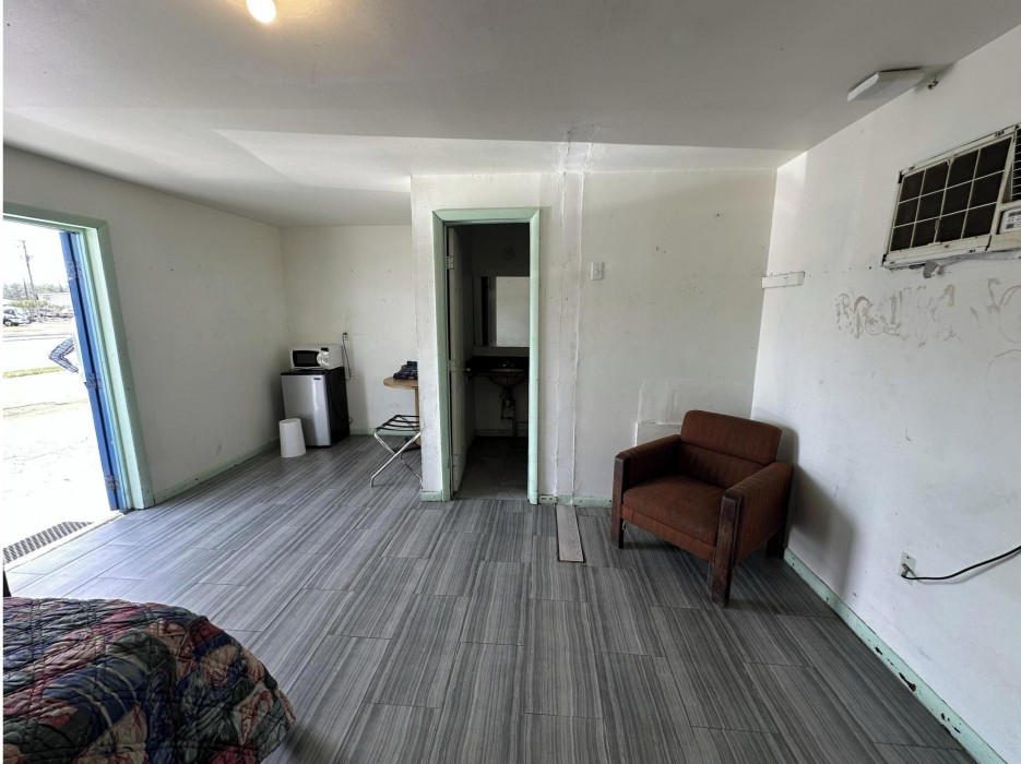 Base Motel By OYO South Tampa 15/32