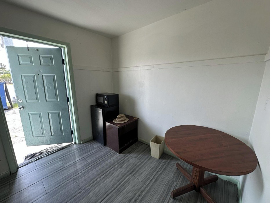 Base Motel By OYO South Tampa 12/32