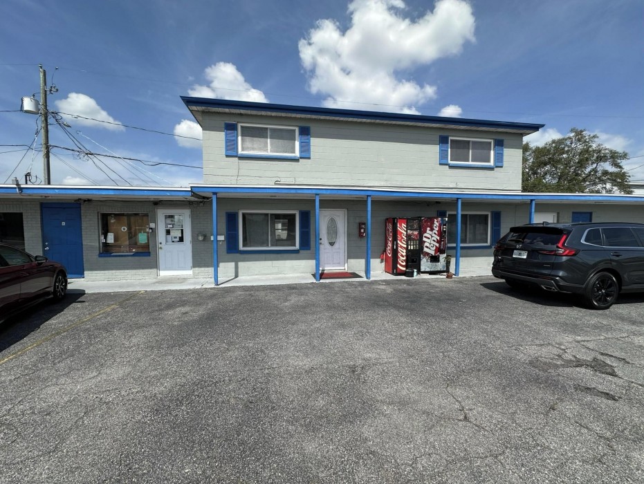 Base Motel By OYO South Tampa image