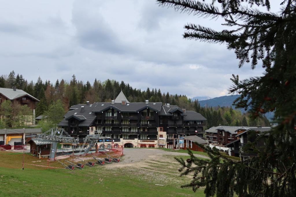 Residence Vacanceole Le Grand Morillon in MORILLON